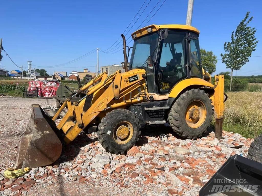 JCB 3 CX Ekskavatori-iekrāvēji