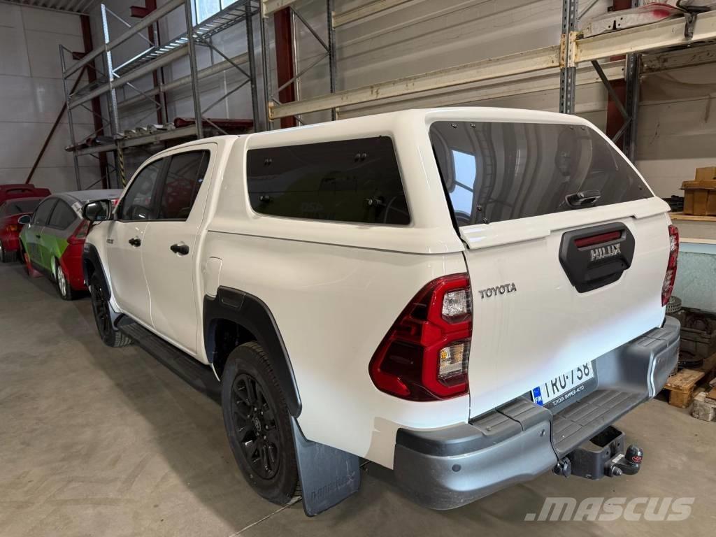 Toyota Hilux 2.8D Preču pārvadāšanas furgoni