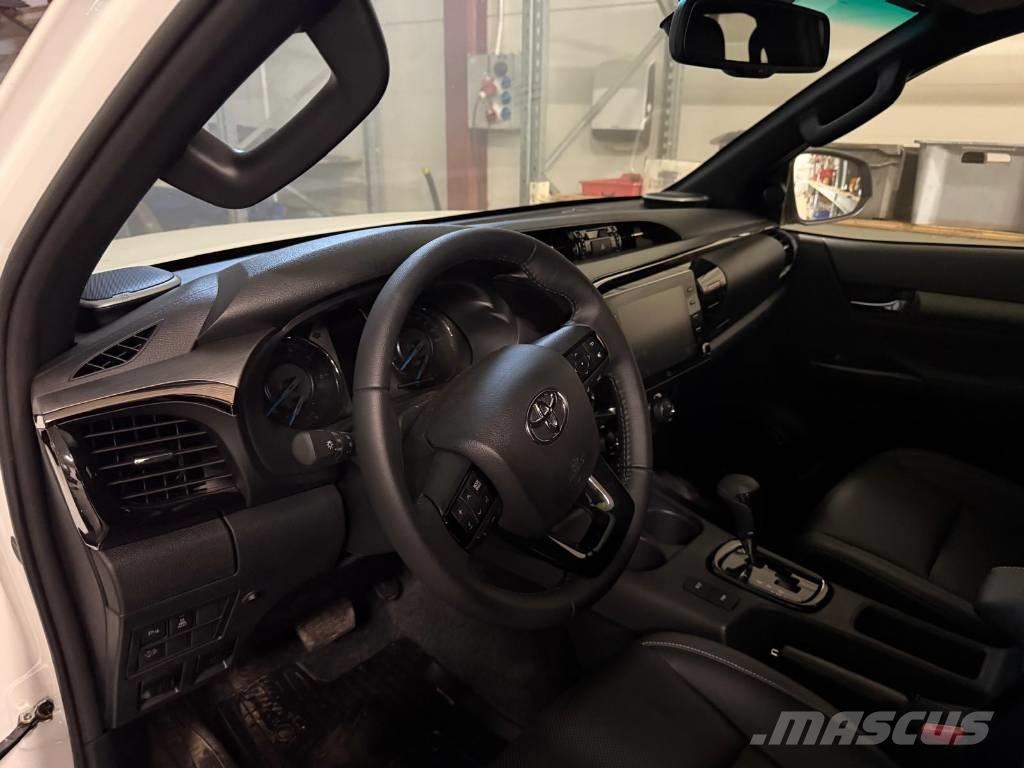 Toyota Hilux 2.8D Preču pārvadāšanas furgoni