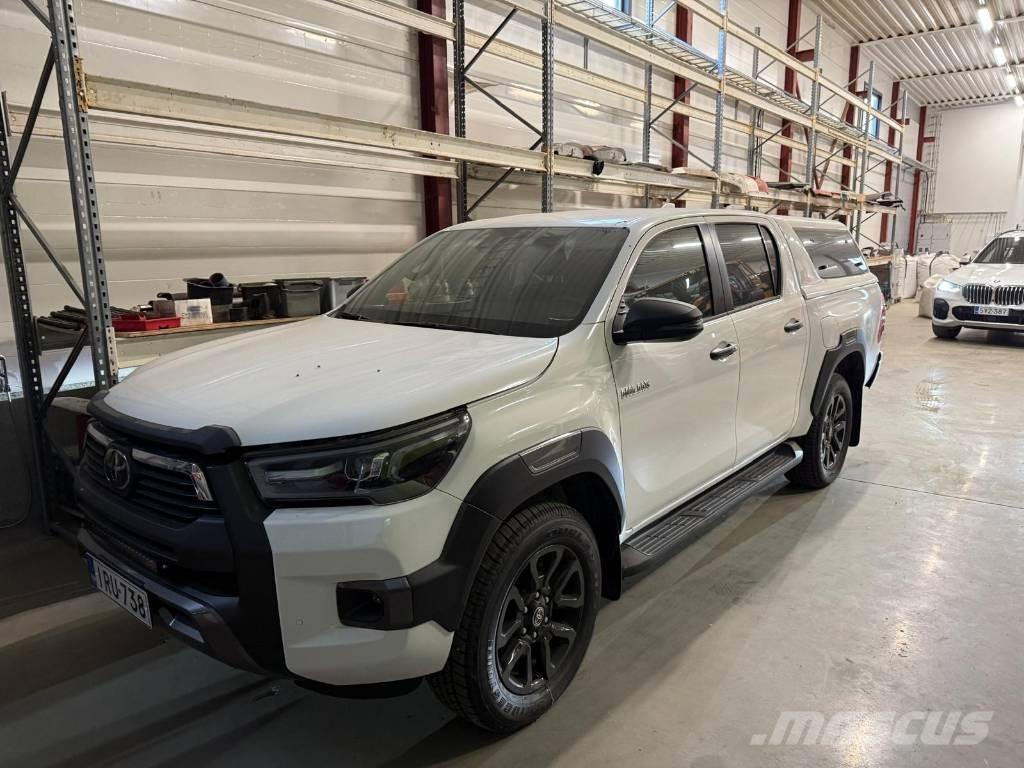Toyota Hilux 2.8D Preču pārvadāšanas furgoni