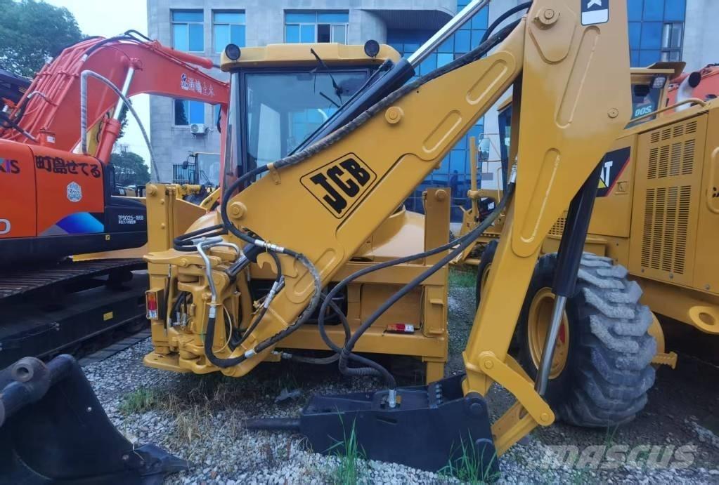 JCB 4 CX Ekskavatori-iekrāvēji