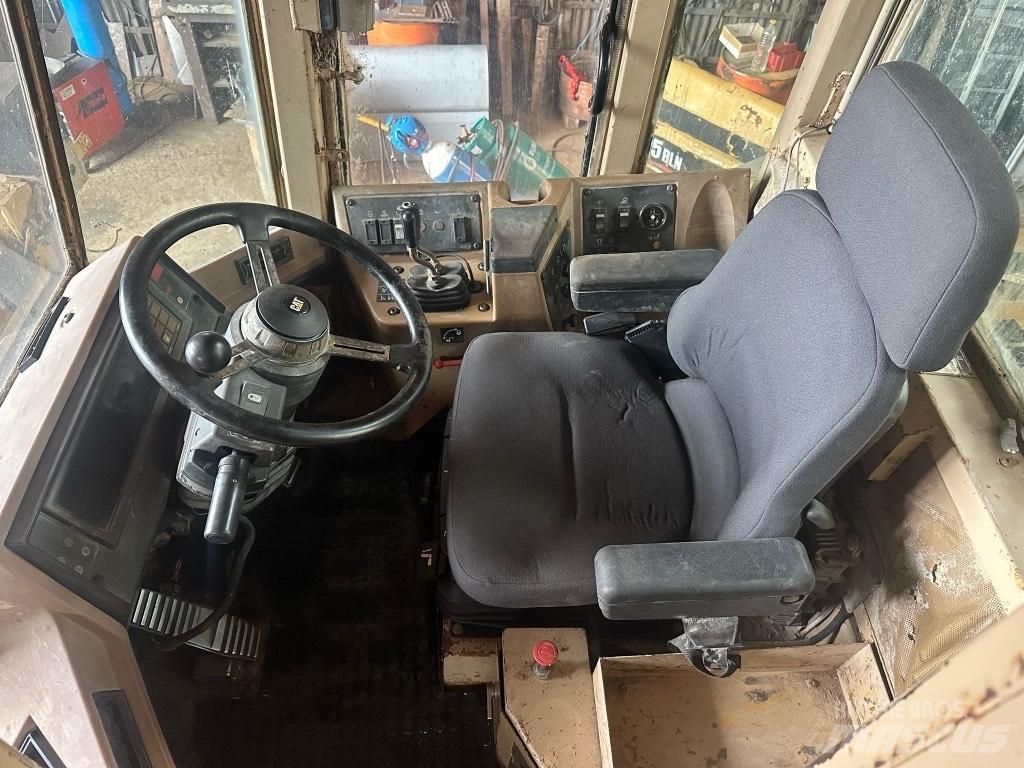 CAT 970 F Iekrāvēji uz riteņiem