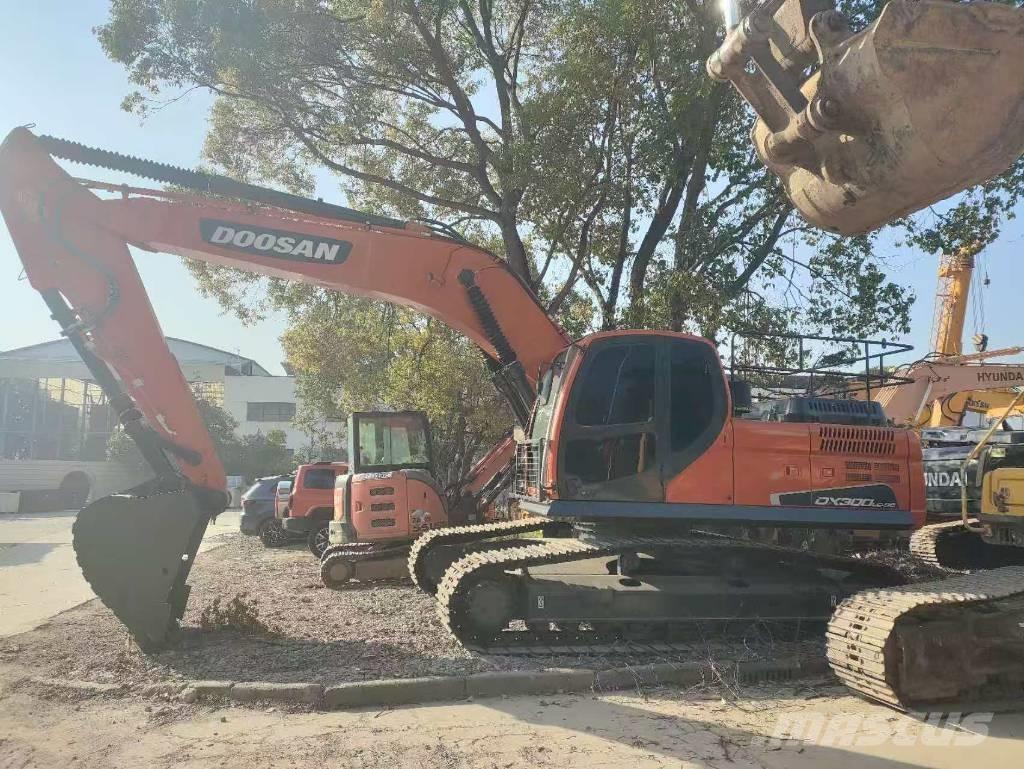 Doosan DX 300 LC Kāpurķēžu ekskavatori