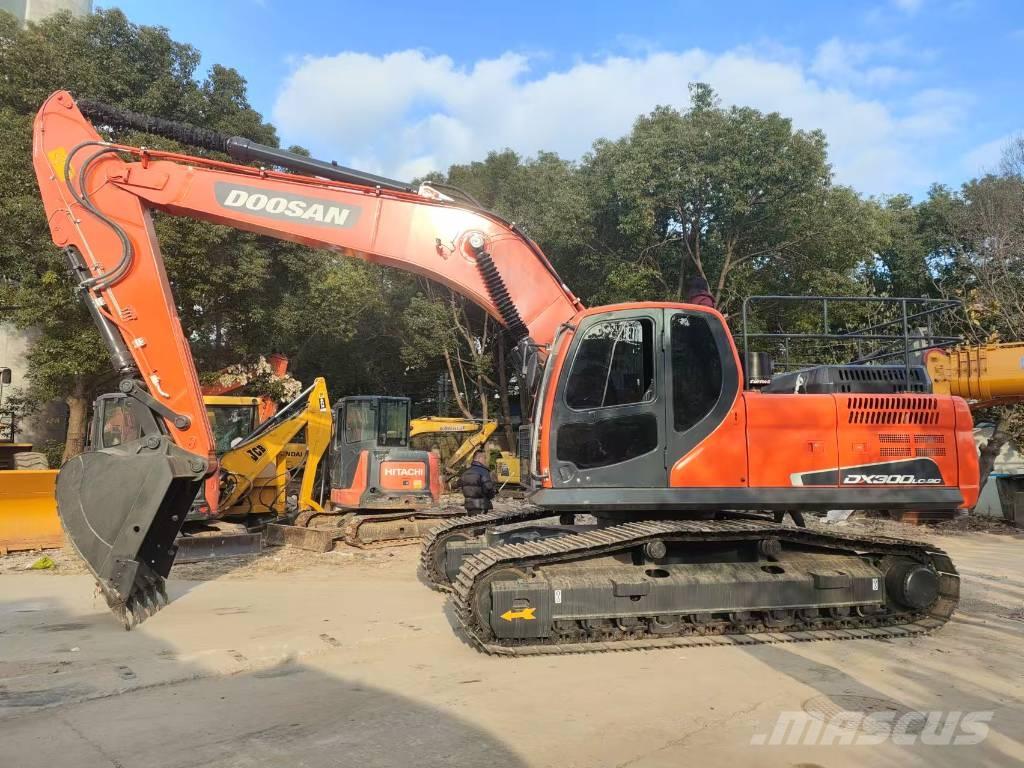 Doosan DX 300 LC Kāpurķēžu ekskavatori