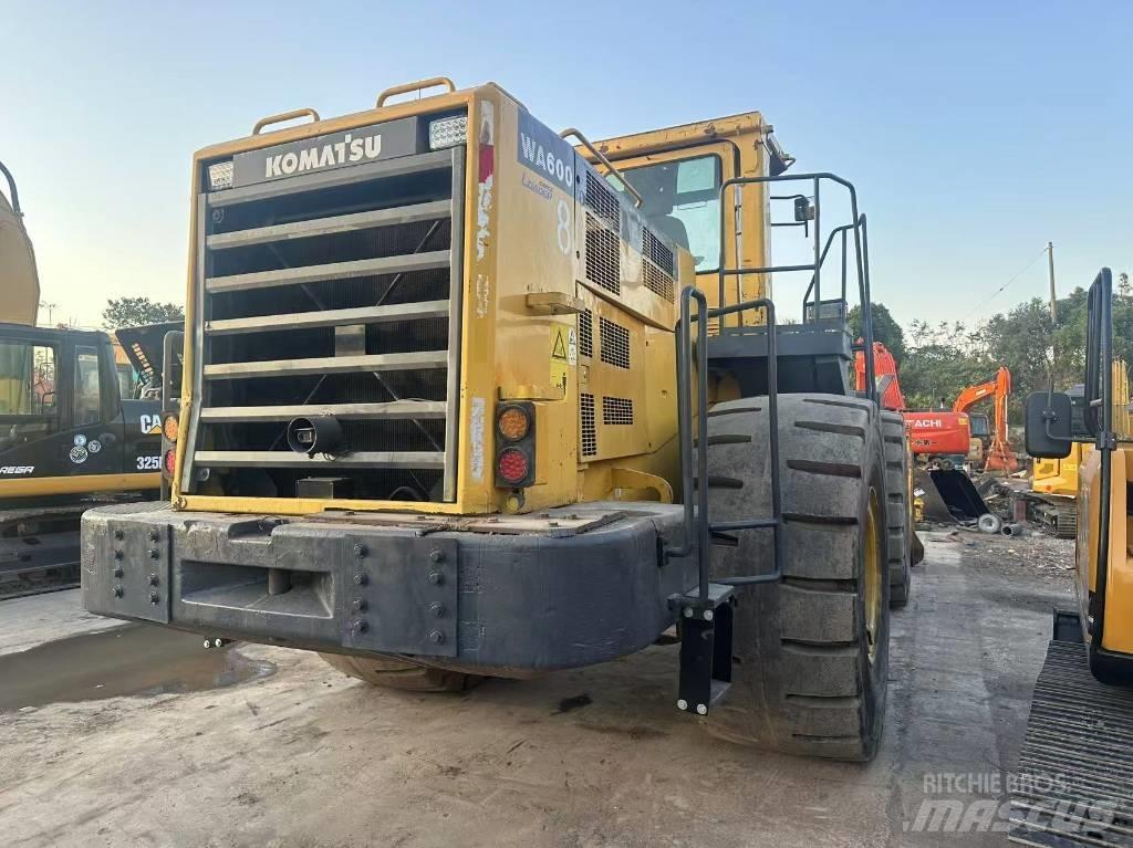 Komatsu WA 600 Iekrāvēji uz riteņiem
