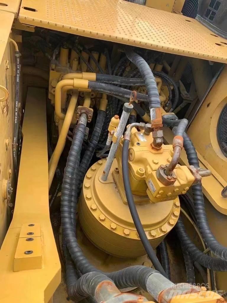 CAT 336 D Ekskavatori tālās sniedzamības darbiem