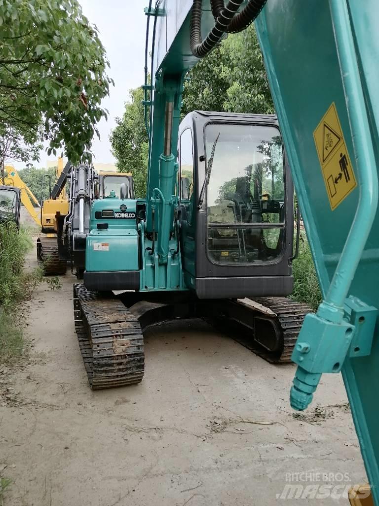 Kobelco SK 75 Kāpurķēžu ekskavatori