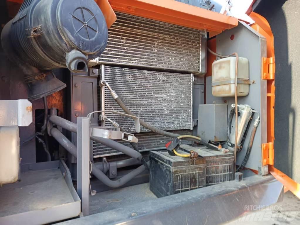Hitachi ZX160 Kāpurķēžu ekskavatori