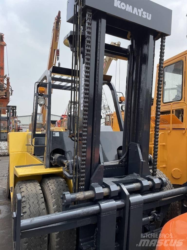 Komatsu 15 Ton Tehnika ar dīzeļa dzinēju