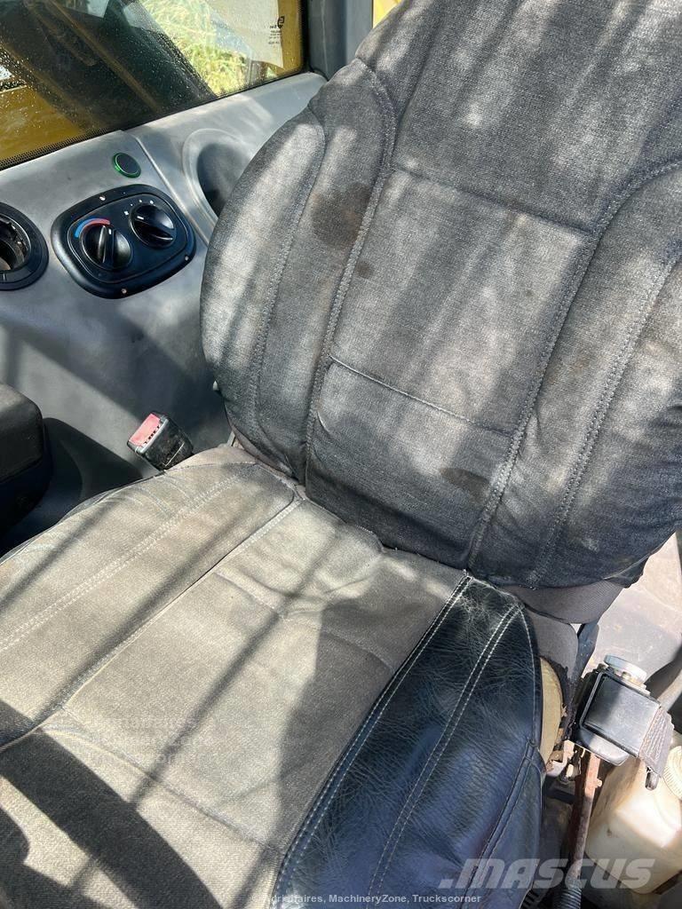 New Holland LM 1445 Teleskopiskie manipulatori