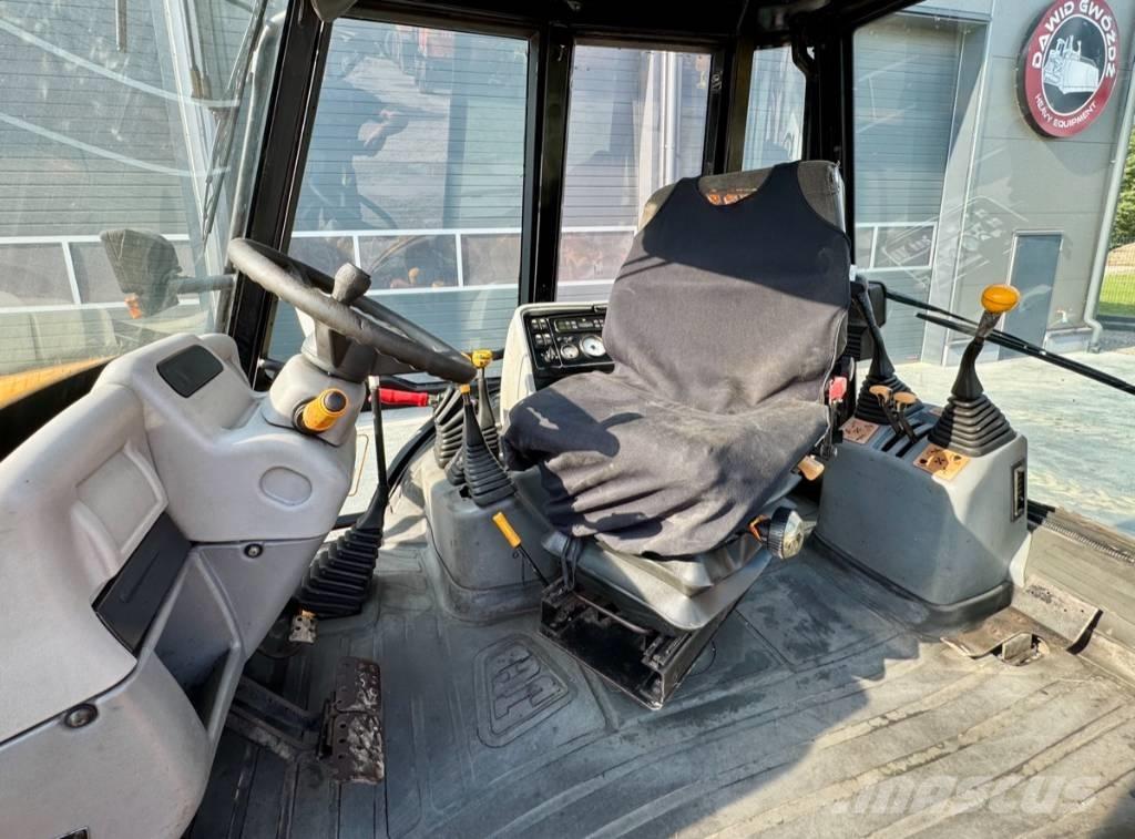 JCB 3 CX Ekskavatori-iekrāvēji