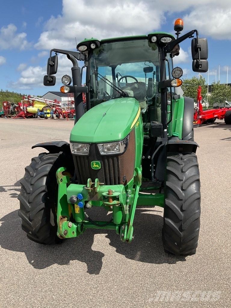 John Deere 5100 R Traktori