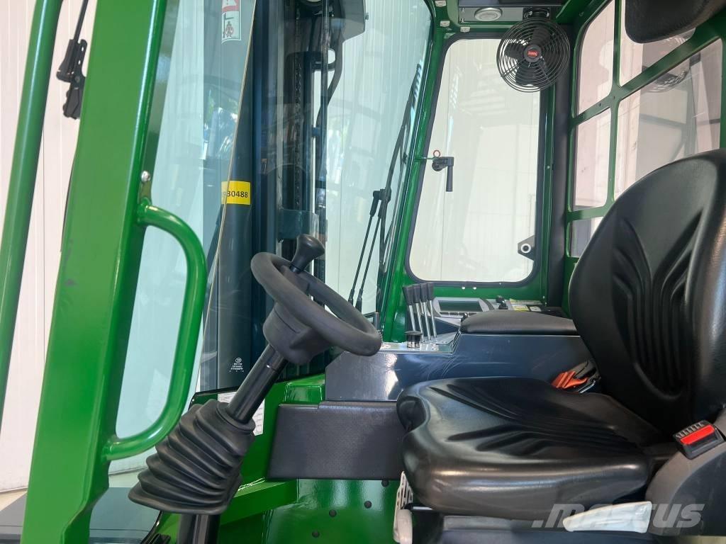 Combilift C4000ET Četru virzienu krāvēji