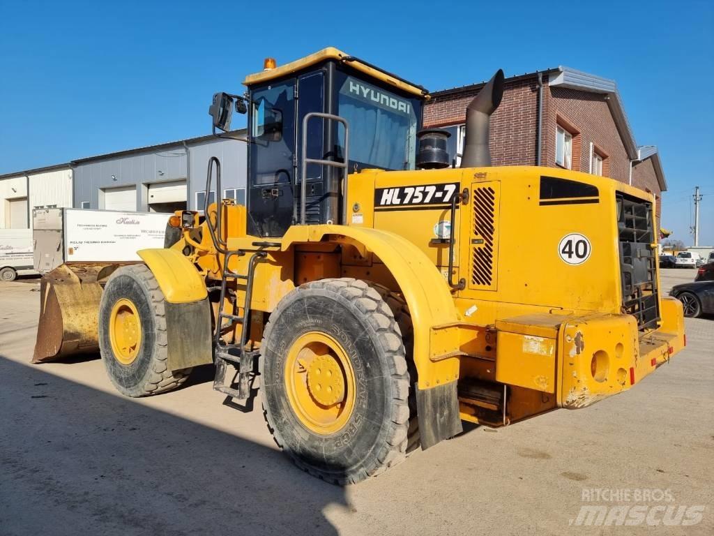 Hyundai HL 757-7 Iekrāvēji uz riteņiem