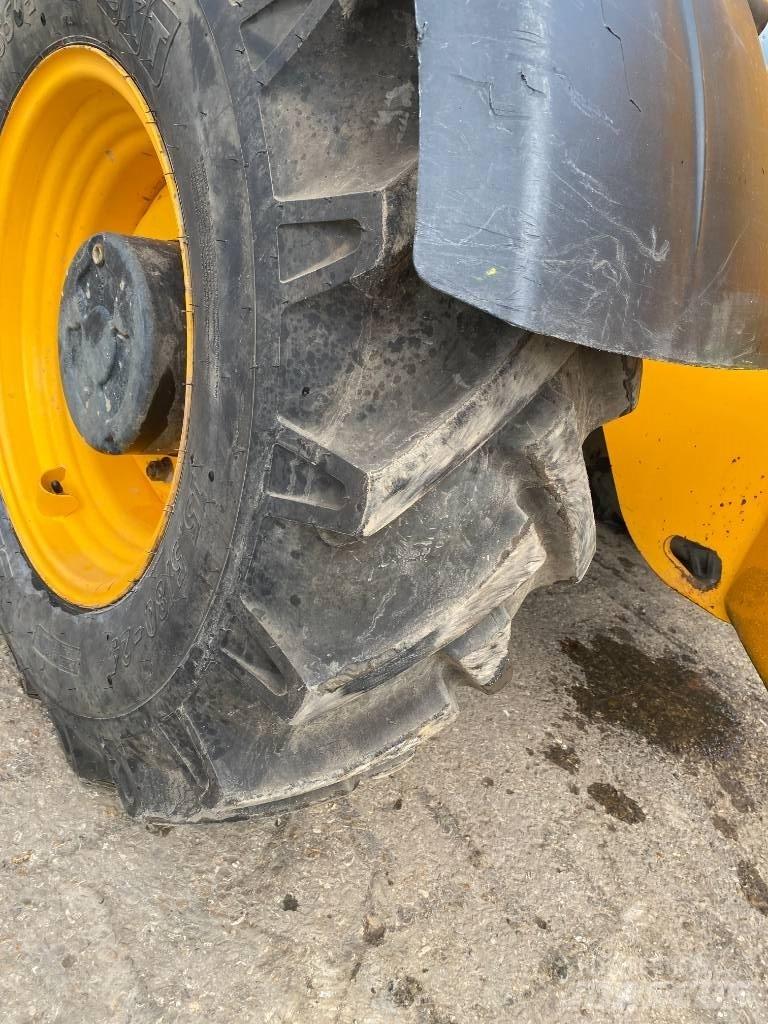 JCB 535-140 Teleskopiskie manipulatori