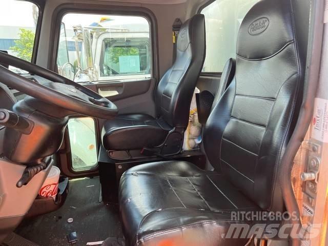Peterbilt 337 Dzērienu piegāds kravas mašīnas