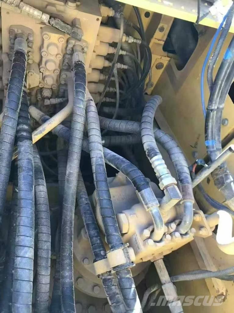 Komatsu PC 210 Kāpurķēžu ekskavatori