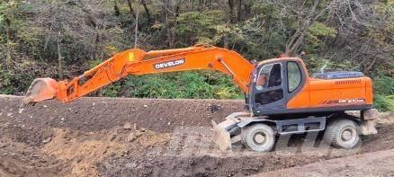 Doosan DX210WA Ekskavatori uz riteņiem