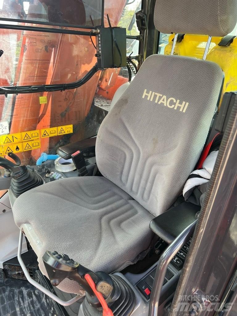Hitachi ZX 135 US-6 Kāpurķēžu ekskavatori