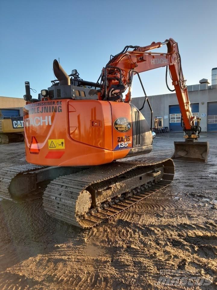 Hitachi ZX 135 US-6 Kāpurķēžu ekskavatori