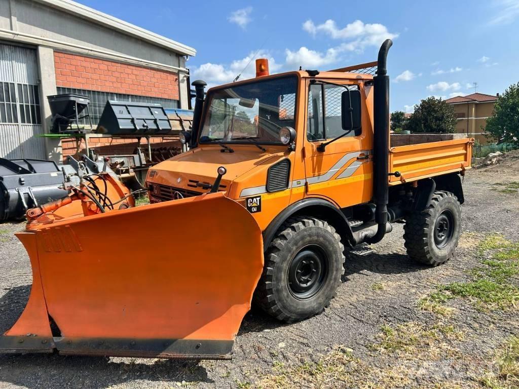 Mercedes-Benz unimog Furgons