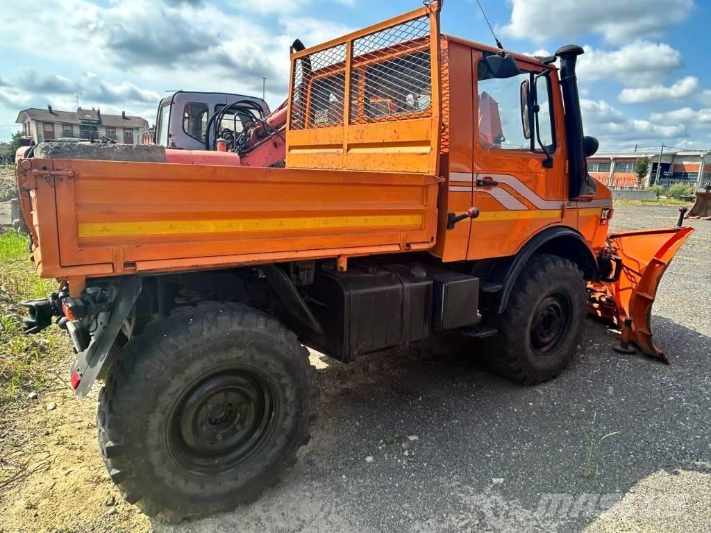 Mercedes-Benz unimog Furgons