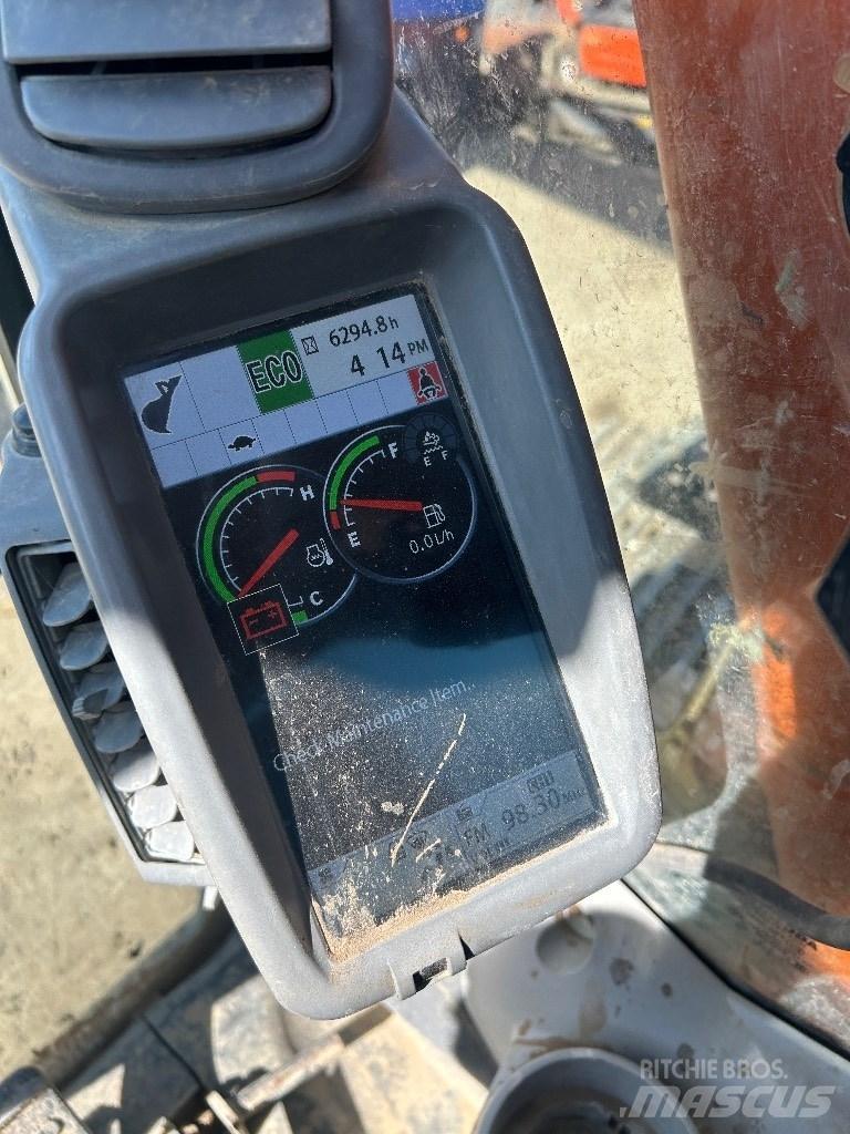 Hitachi ZX 135 US-6 Kāpurķēžu ekskavatori