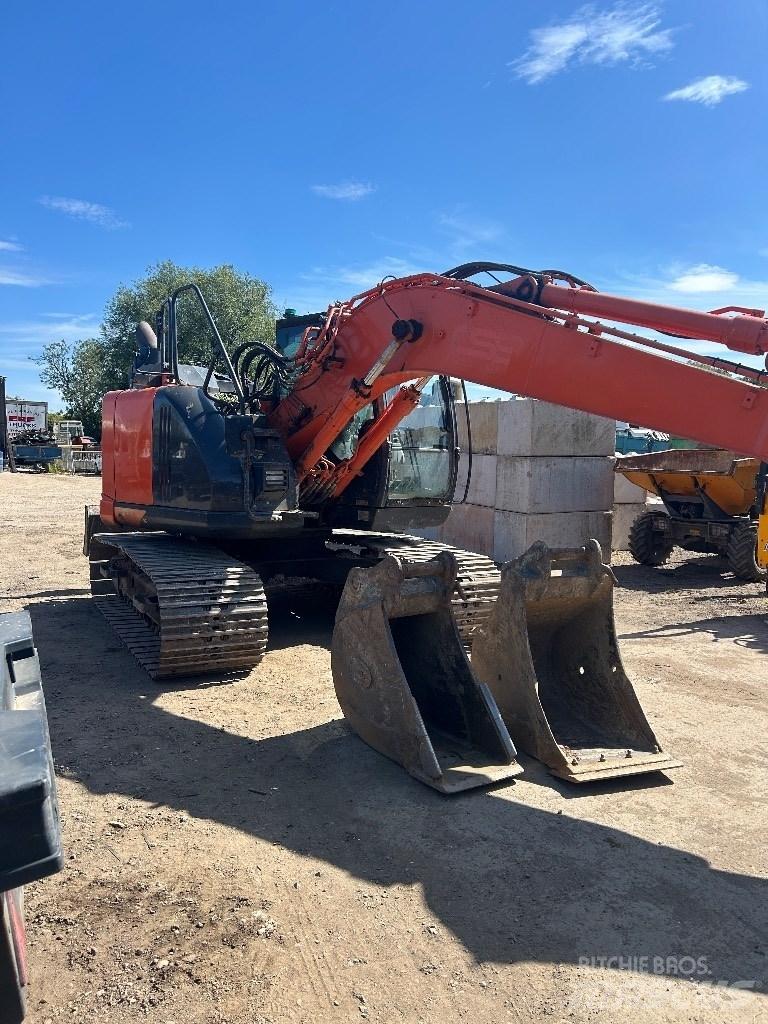 Hitachi ZX 135 US-6 Kāpurķēžu ekskavatori
