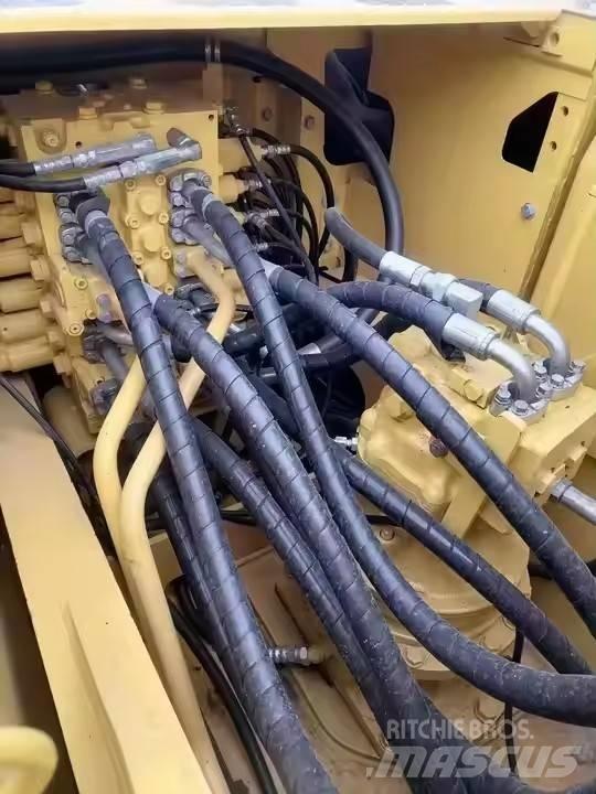 Komatsu PC200 Kāpurķēžu ekskavatori