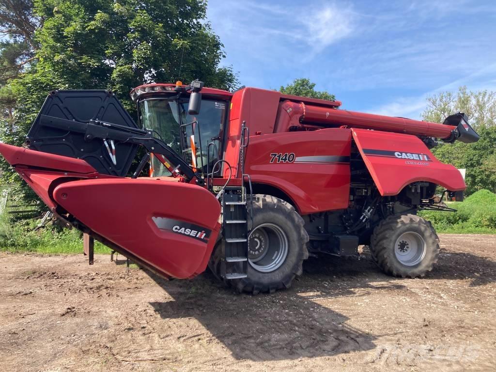 Case IH 7140 Ražas novākšanas kombaini