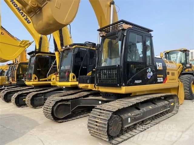 CAT 323 D L Kāpurķēžu ekskavatori