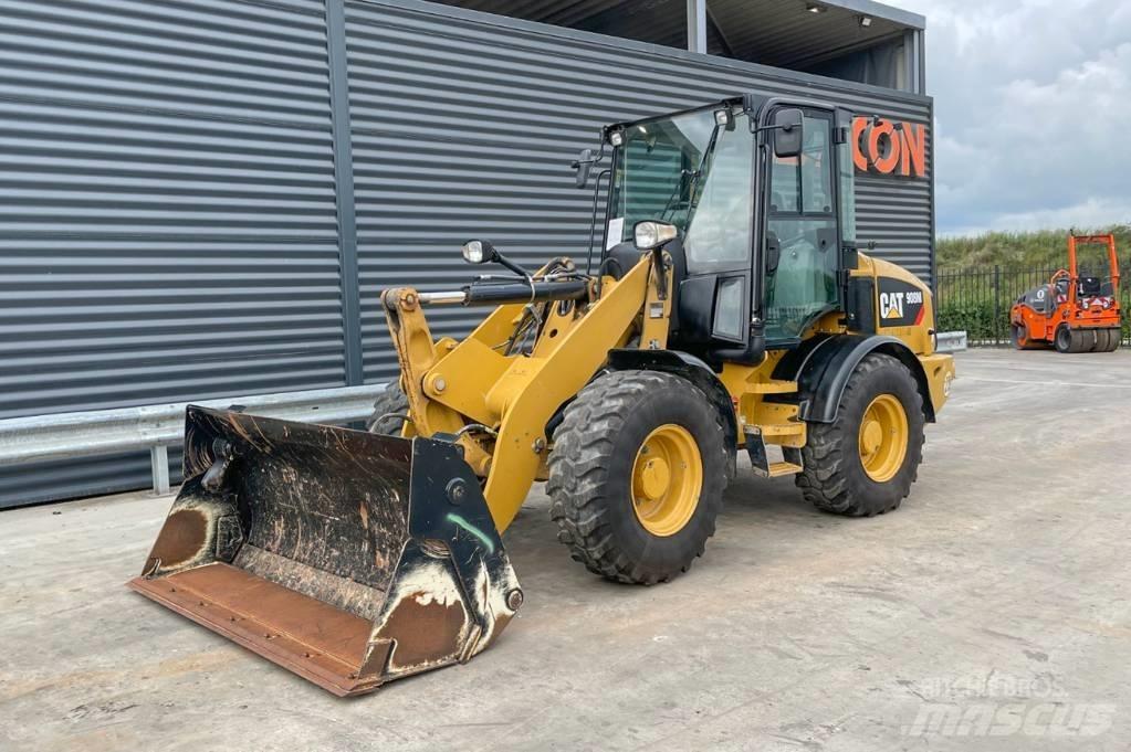 CAT 908M Iekrāvēji uz riteņiem