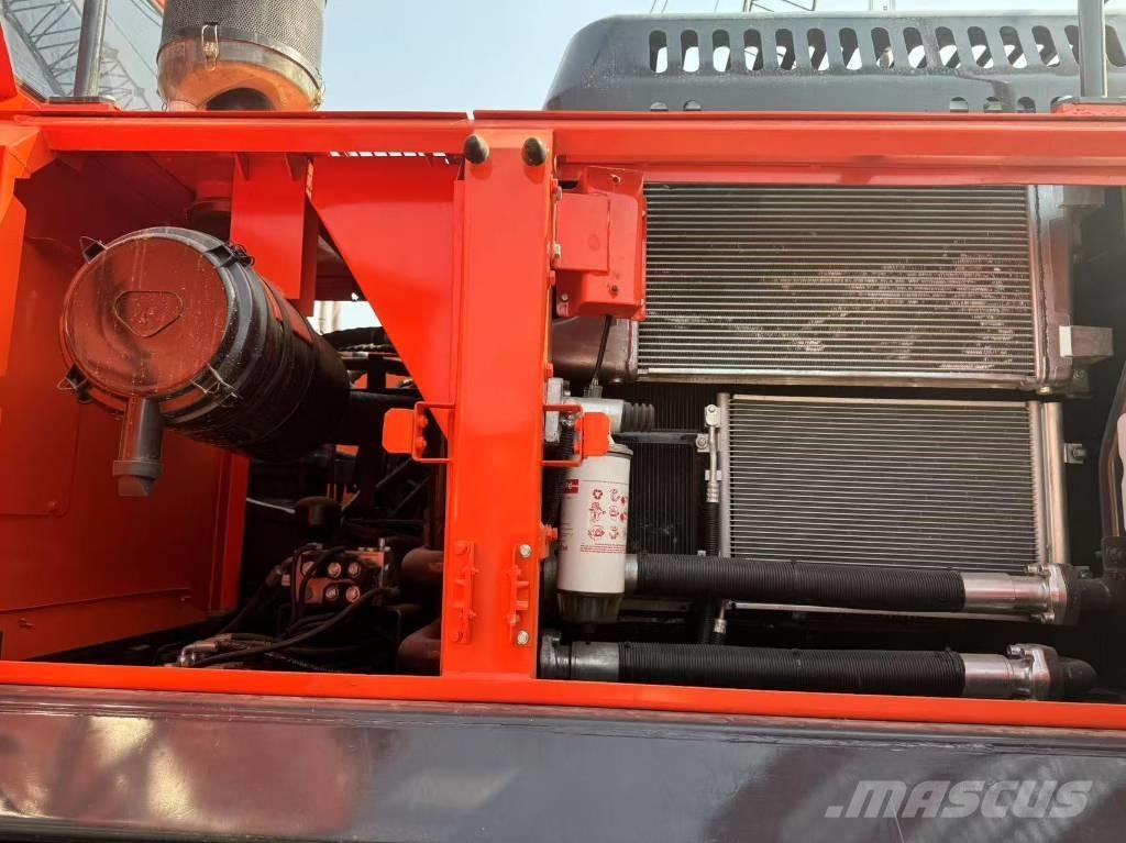 Doosan DX 300 LCA Kāpurķēžu ekskavatori