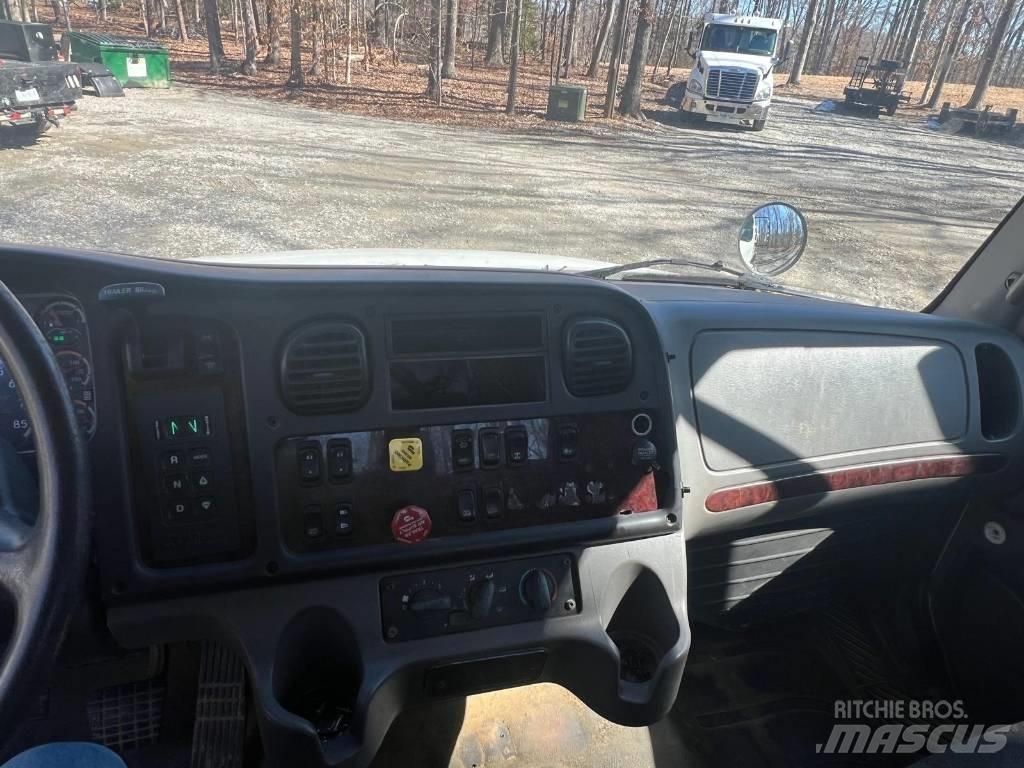 Freightliner M2106 Vilcēji