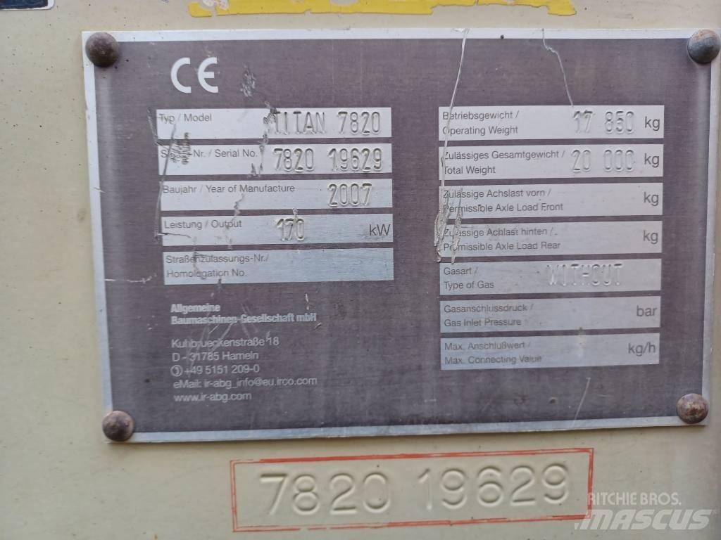 Titan 7820 Asfalta klājēji