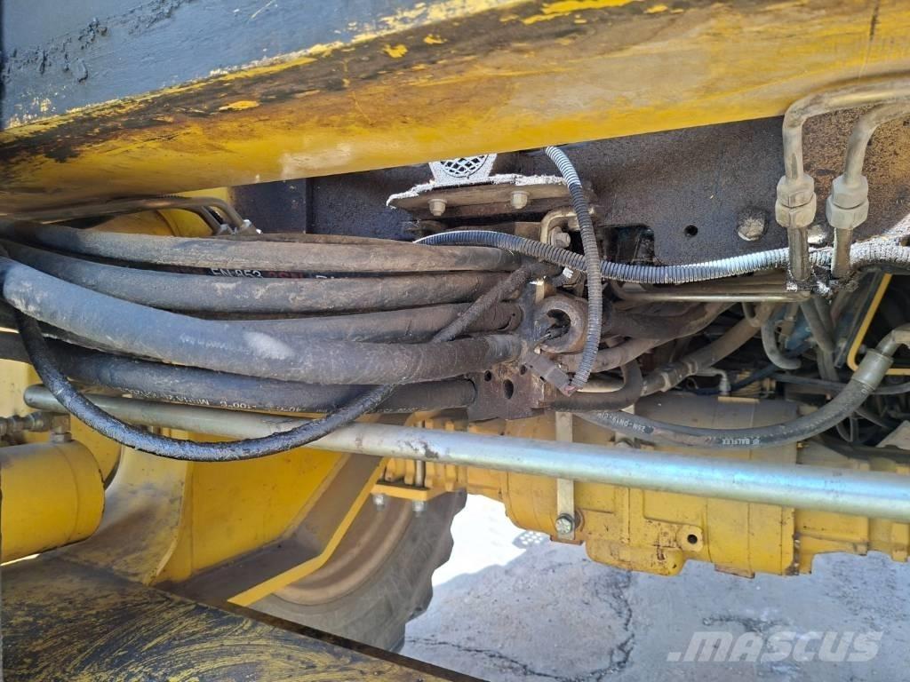 Komatsu WB 91 R Ekskavatori-iekrāvēji