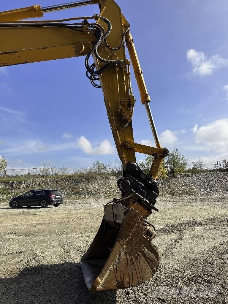 Komatsu PC 228 US-3 Kāpurķēžu ekskavatori