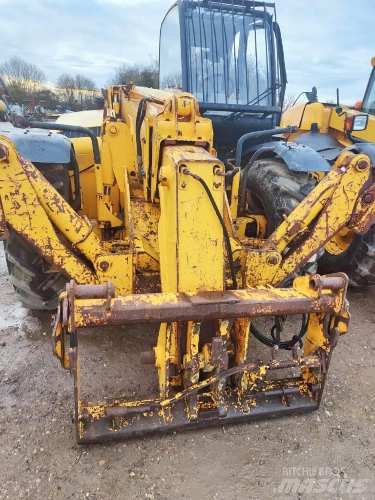 JCB 532-120 Teleskopiskie manipulatori