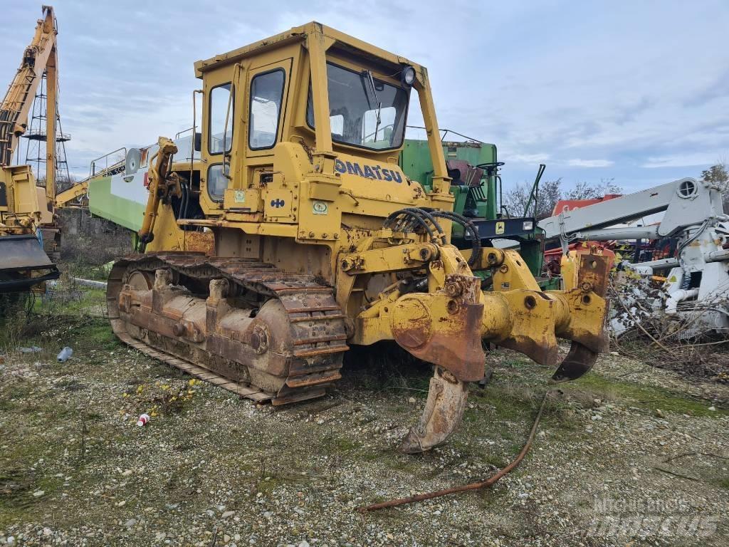 Komatsu D 85-18 Kāpurķēžu buldozeri