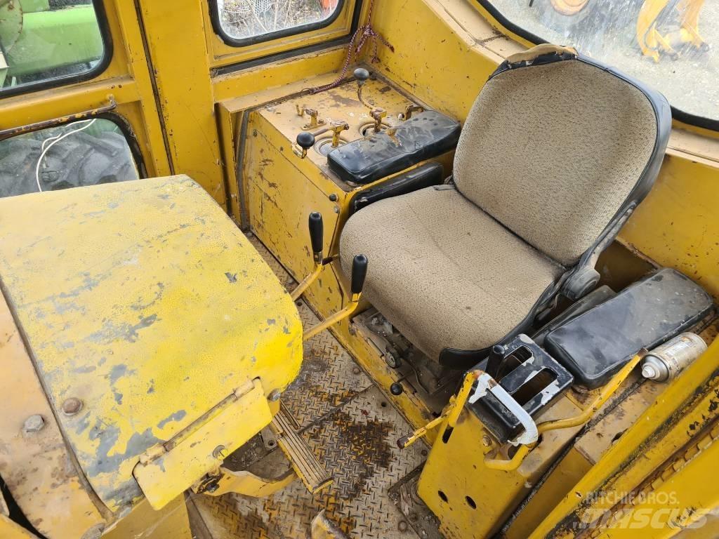 Komatsu D 85-18 Kāpurķēžu buldozeri