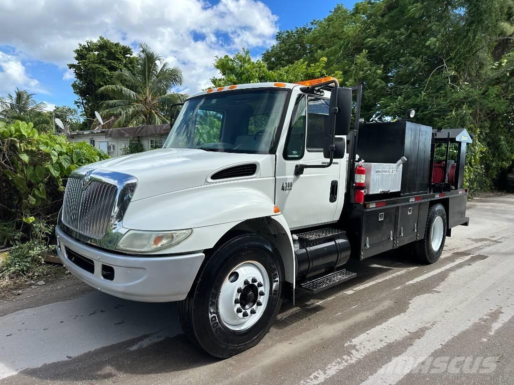 International 4300 Autocisterna