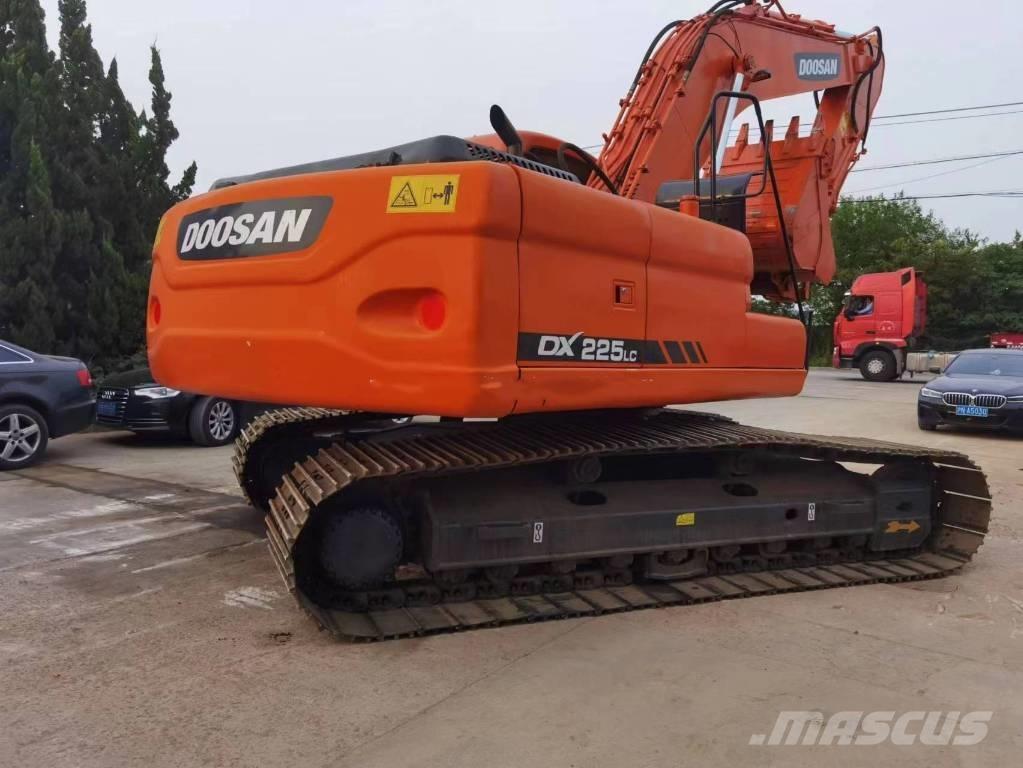 Doosan DX 225 Kāpurķēžu ekskavatori