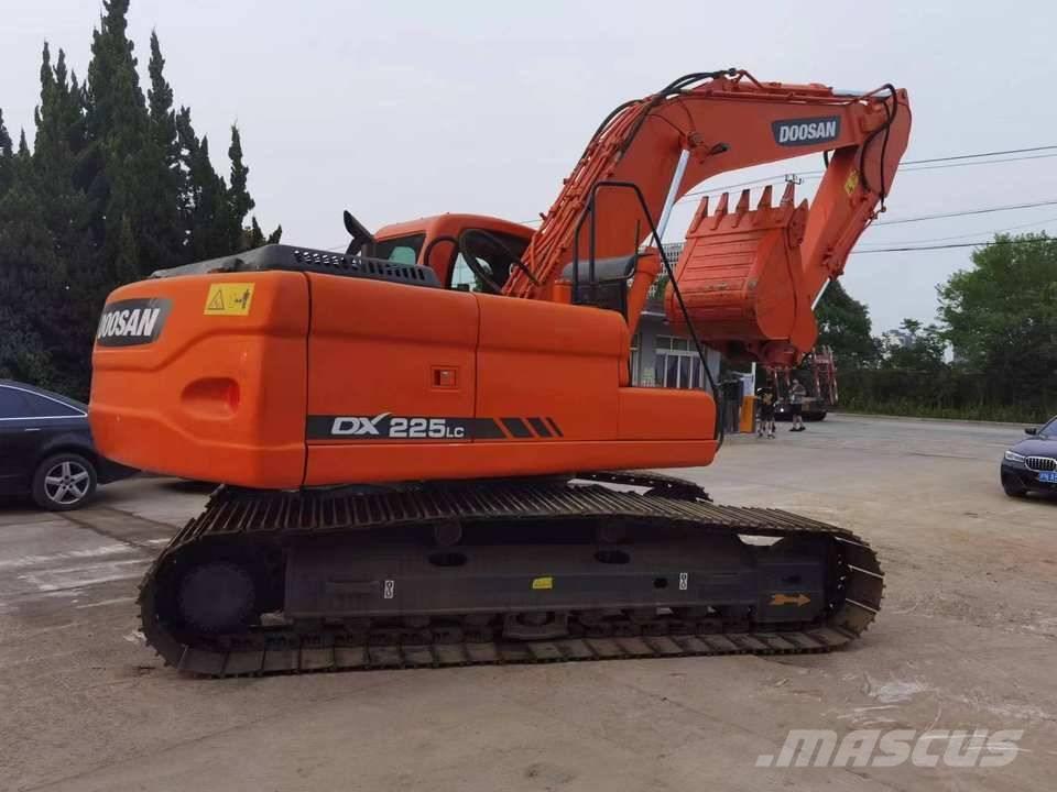 Doosan DX 225 Kāpurķēžu ekskavatori