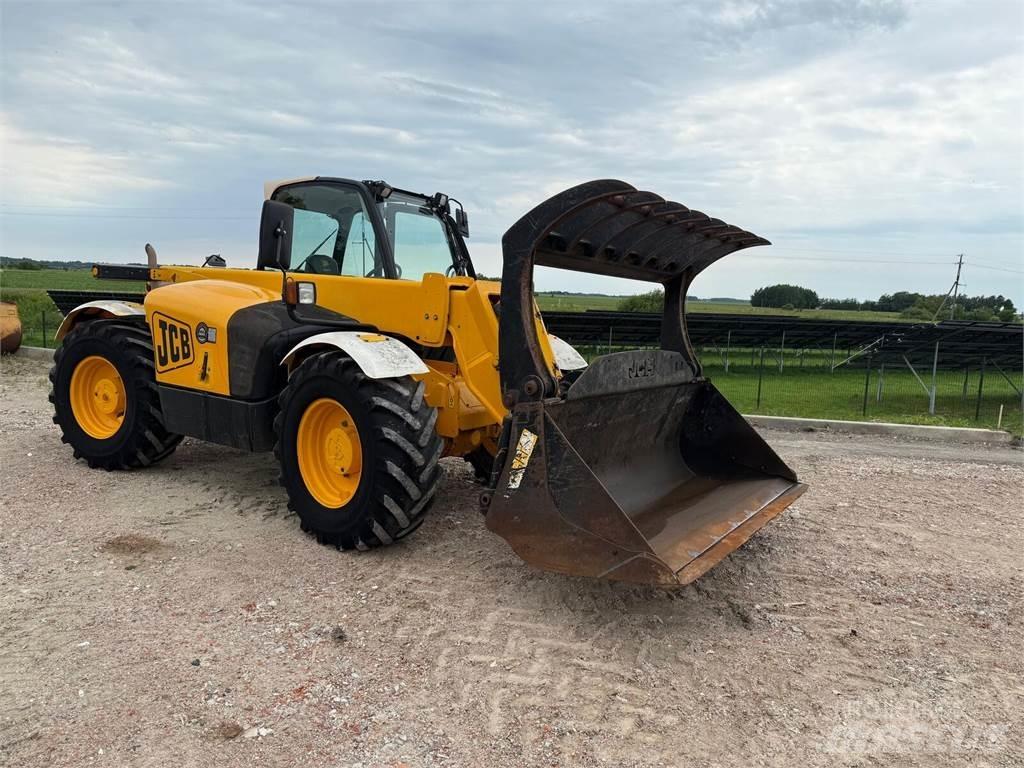 JCB  Teleskopiskie manipulatori