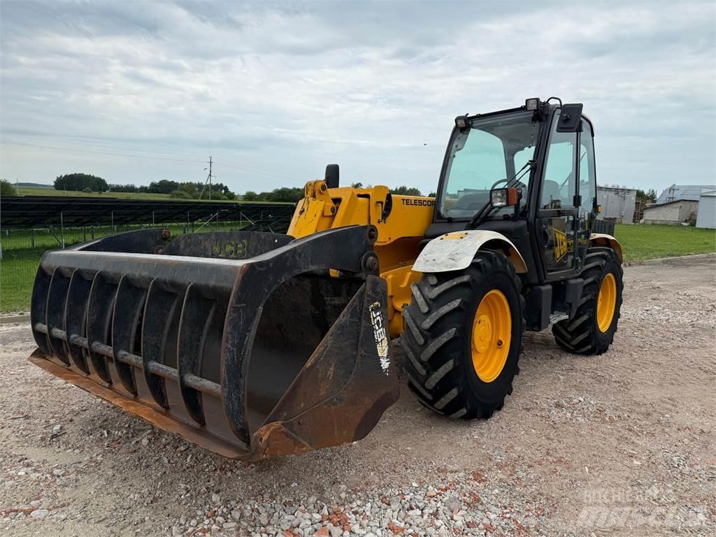 JCB  Teleskopiskie manipulatori