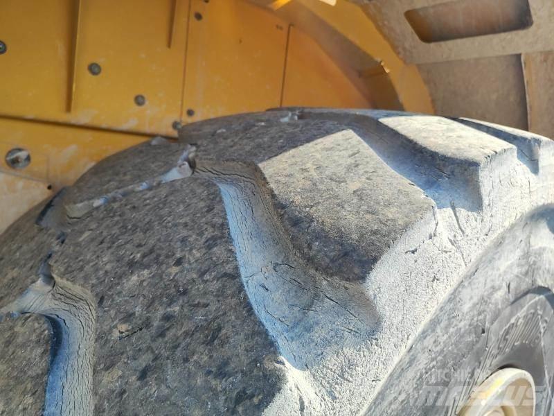 CAT 966M Iekrāvēji uz riteņiem