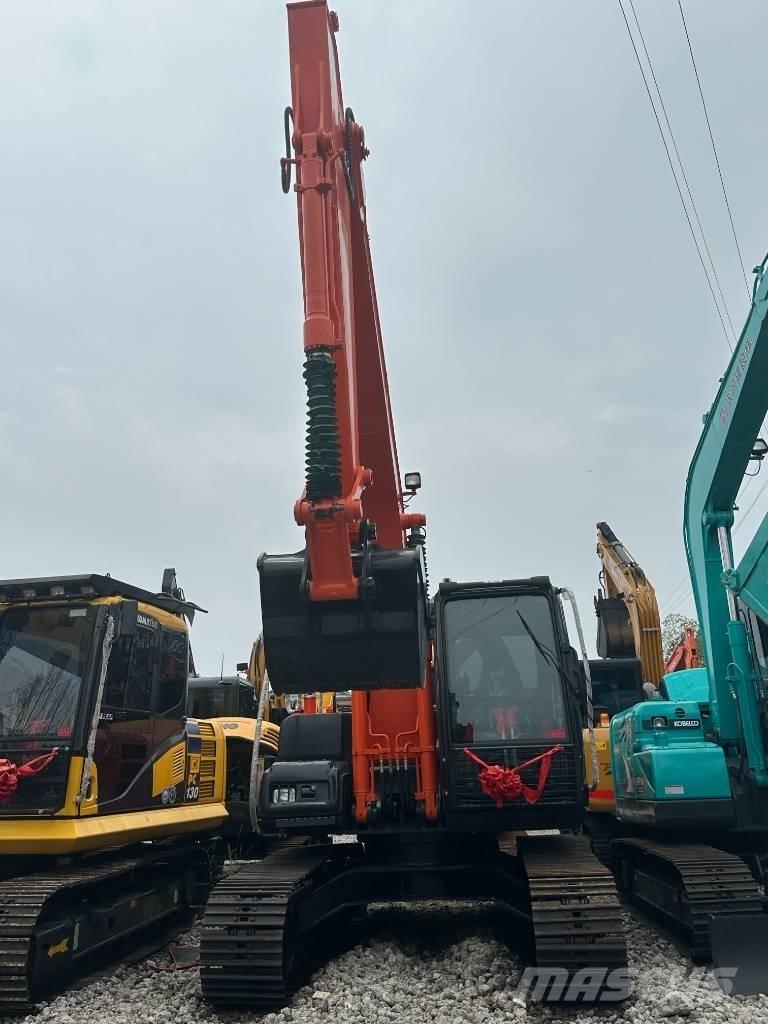 Hitachi ZX 120 Kāpurķēžu ekskavatori