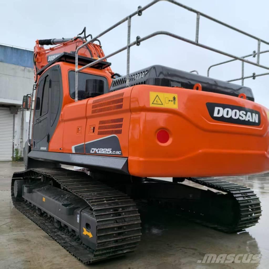 Doosan DX 225 LCA Kāpurķēžu ekskavatori