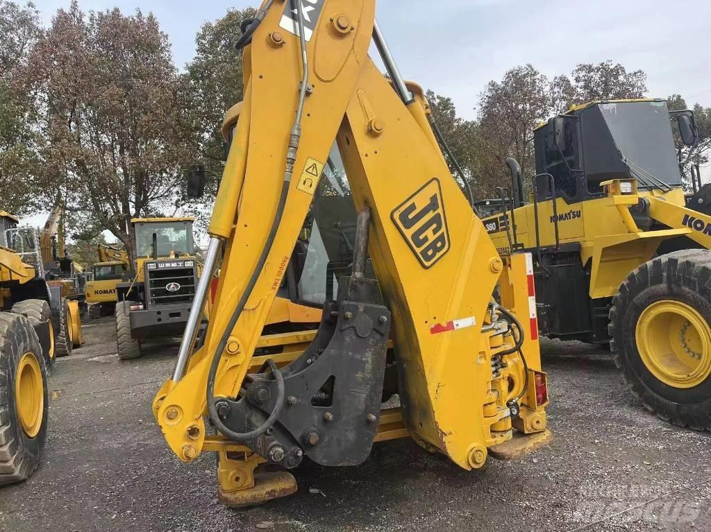 JCB 3CX Ekskavatori-iekrāvēji