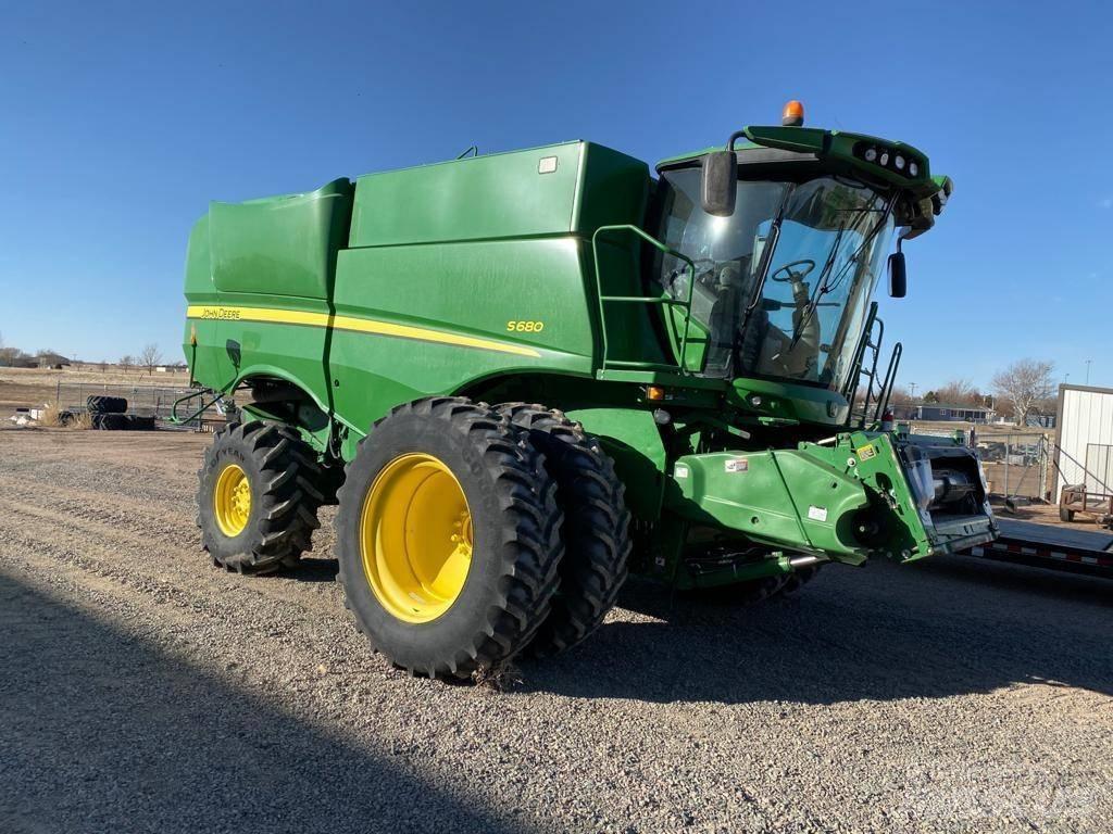 John Deere S 680 Ražas novākšanas kombaini